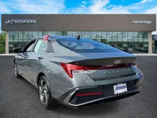 Hyundai ELANTRA 2024 SEL 4p Sedan