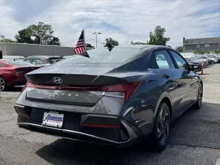 Hyundai ELANTRA 2024 SEL 4p Sedan