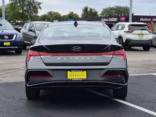 Hyundai ELANTRA 2025 SEL Convenience Sedán de 4 puertas