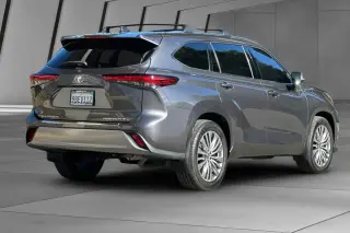 Toyota Highlander 2022 AWD Platinum 4dr SUV