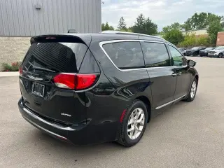 Chrysler Pacifica 2019 Limited 4dr Mini-Van