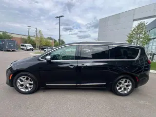 Chrysler Pacifica 2019 Limited 4dr Mini-Van
