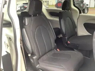 Chrysler Pacifica 2021 Touring 4p Minivan