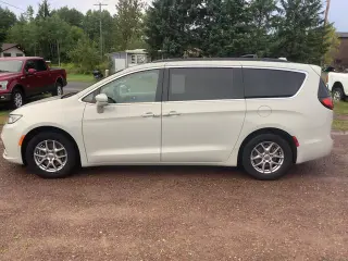Chrysler Pacifica 2021 Touring 4p Minivan