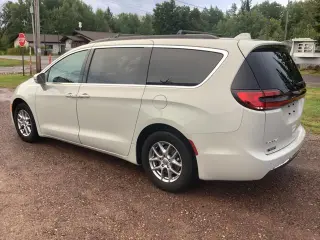 Chrysler Pacifica 2021 Touring 4p Minivan