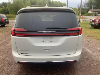 Chrysler Pacifica 2021 Touring 4p Minivan