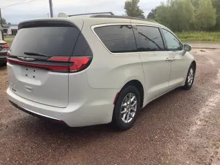 Chrysler Pacifica 2021 Touring 4p Minivan