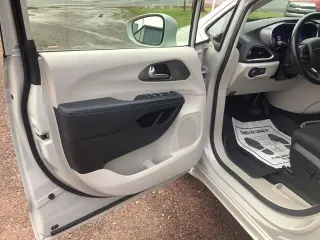Chrysler Pacifica 2021 Touring 4p Minivan