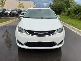 Chrysler Pacifica 2019 Limited 4dr Mini-Van