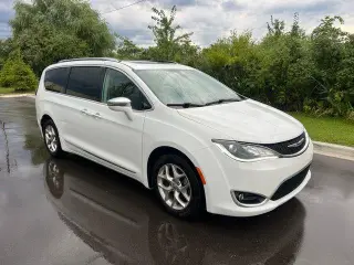 Chrysler Pacifica 2019 Limited 4dr Mini-Van