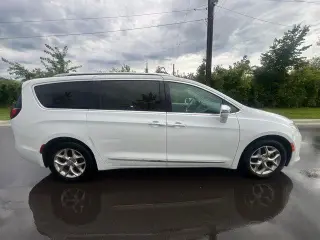 Chrysler Pacifica 2019 Limited 4dr Mini-Van