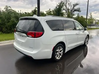 Chrysler Pacifica 2019 Limited 4dr Mini-Van