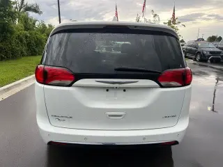 Chrysler Pacifica 2019 Limited 4dr Mini-Van