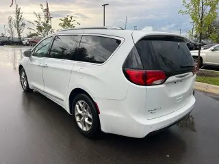 Chrysler Pacifica 2019 Limited 4dr Mini-Van