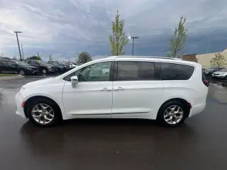 Chrysler Pacifica 2019 Limited 4dr Mini-Van