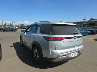 Pathfinder Nissan 2025 SL 4dr SUV