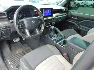Toyota Tacoma 2024 4x4 TRD Sport 4dr Double Cab 5.0 ft SB 8A