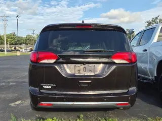 Chrysler Pacifica 2017 Touring-L 4dr Mini-Van