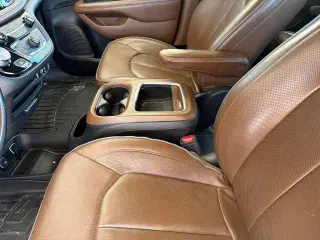 Chrysler Pacifica 2020 Limited Red S 4dr Mini-Van