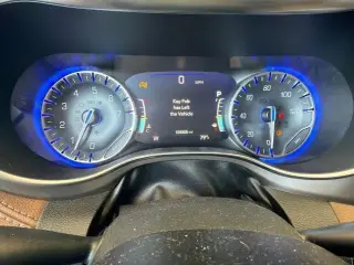 Chrysler Pacifica 2020 Limited Red S 4dr Mini-Van