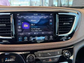 Chrysler Pacifica 2020 Limited Red S 4dr Mini-Van