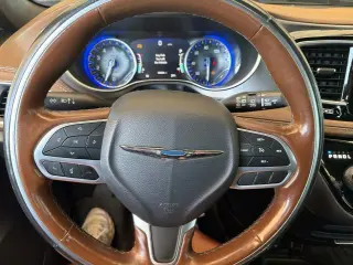 Chrysler Pacifica 2020 Limited Red S 4dr Mini-Van