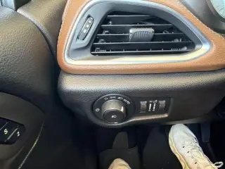 Chrysler Pacifica 2020 Limited Red S 4dr Mini-Van