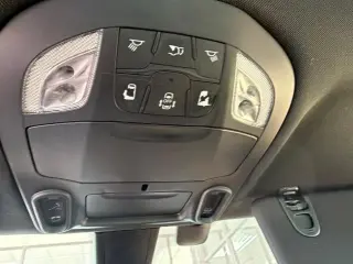 Chrysler Pacifica 2020 Limited Red S 4dr Mini-Van