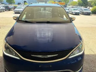 Chrysler Pacifica 2020 Limited Red S 4dr Mini-Van