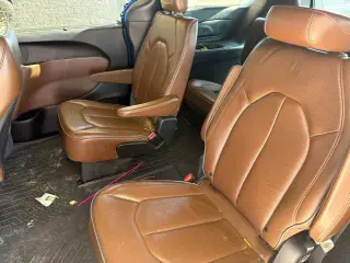 Chrysler Pacifica 2020 Limited Red S 4dr Mini-Van