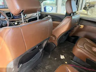 Chrysler Pacifica 2020 Limited Red S 4dr Mini-Van