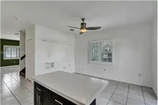 Propiedad en alquiler con 3 dormitorios y 2 baños en Miami