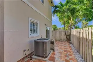 Propiedad en alquiler con 3 dormitorios y 2 baños en Miami