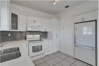 Propiedad en alquiler con 3 dormitorios y 2 baños en Miami