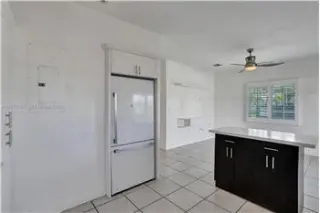 Propiedad en alquiler con 3 dormitorios y 2 baños en Miami