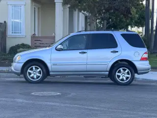 2004 Mercedes-Benz ML350