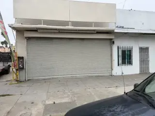 RENTO ESPACIO PARA NEGOCIO EN LOS ANGELES