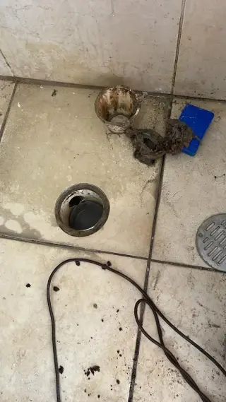 🚨🔧 ¿PROBLEMAS DE PLOMERÍA? 🔧🚨
