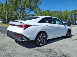 Hyundai ELANTRA 2025 SEL Sport 4dr Sedán