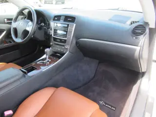 Lexus IS 250C 2011 2dr Convertible 6A