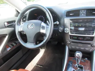 Lexus IS 250C 2011 2dr Convertible 6A