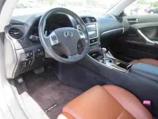Lexus IS 250C 2011 2dr Convertible 6A