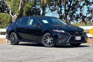 Toyota Camry 2024 SE Sedán 4p.
