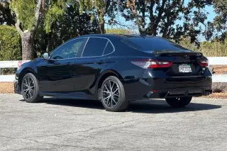 Toyota Camry 2024 SE Sedán 4p.