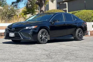 Toyota Camry 2024 SE Sedán 4p.