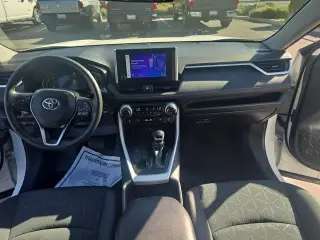 Toyota RAV4 2024 AWD XLE SUV de 4 puertas