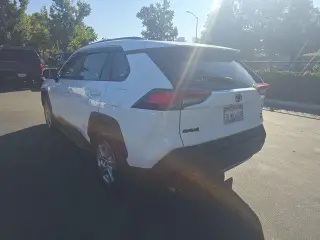Toyota RAV4 2024 AWD XLE SUV de 4 puertas
