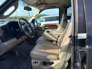 Ford F-250 Super Duty 2006 Lariat 4dr Crew Cab 4WD SB