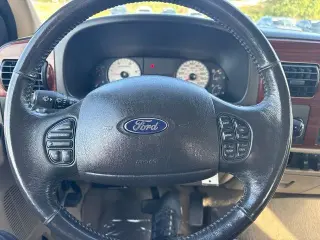 Ford F-250 Super Duty 2006 Lariat 4dr Crew Cab 4WD SB