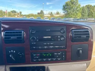 Ford F-250 Super Duty 2006 Lariat 4dr Crew Cab 4WD SB